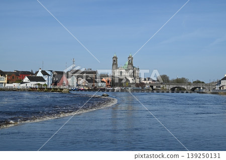 [Ireland] Streetscape of Athlone 139250131