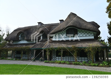 [Ireland Care] Swiss Cottage 139250393