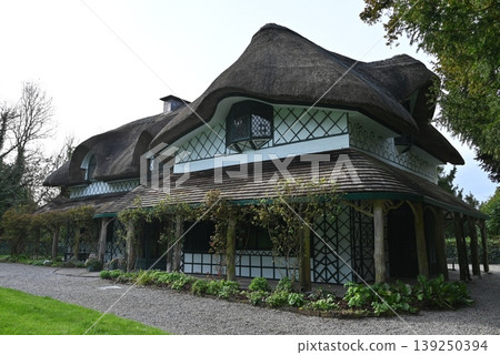 [Ireland Care] Swiss Cottage 139250394
