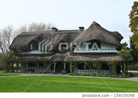 [Ireland Care] Swiss Cottage 139250398