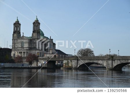[Ireland] Streetscape of Athlone 139250566
