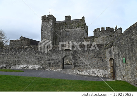 [Ireland] Cahier Castle 139250622
