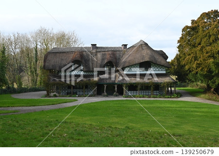 [Ireland Care] Swiss Cottage 139250679