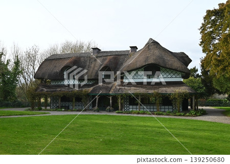 [Ireland Care] Swiss Cottage 139250680