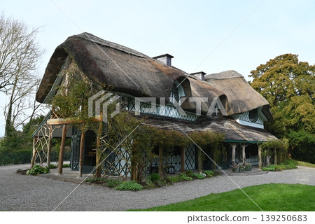 [Ireland Care] Swiss Cottage 139250683
