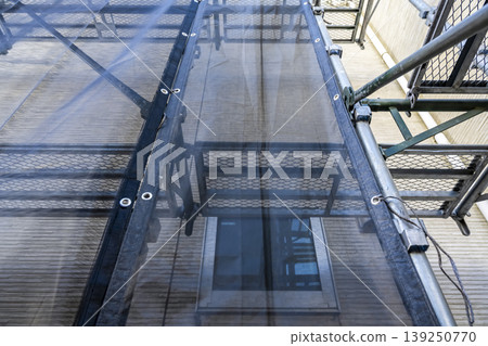 Old exterior walls and scaffolding of a detached house, immediately after construction began. 139250770