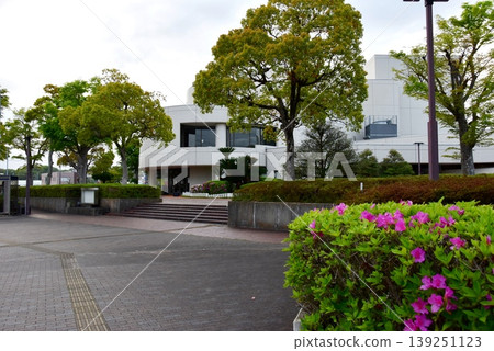 Kameyama City Cultural Hall, Mie Prefecture, with fresh greenery and azaleas in full bloom. Kameyama City Cultural Hall, Mie Prefecture, with fresh greenery and azaleas in full bloom. 139251123