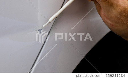 用於修補車身刮痕的補漆 用於修補車身刮痕的補漆 139251284
