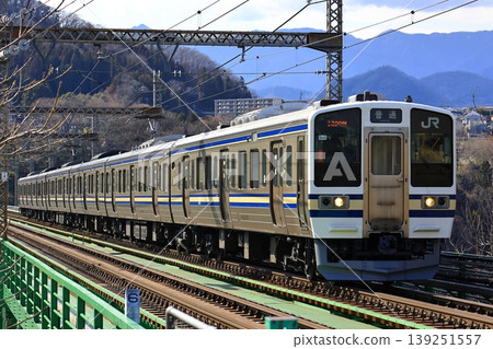 A 211 series train in Yokosuka livery crossing the Torisawa Bridge. 139251557