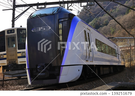E353系列及211系列橫須賀顏色互換 E353系列及211系列橫須賀顏色互換 139251679