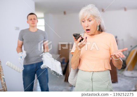 Emotional mature woman discusses current issues on a mobile phone 139252275