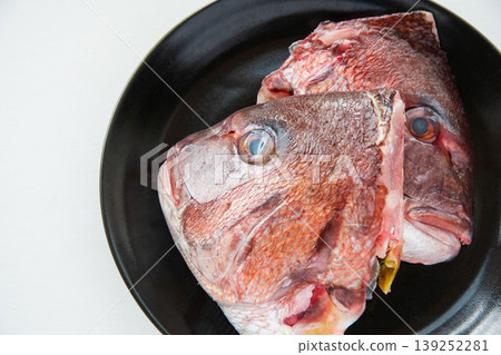 盤子裡的鯛魚頭 盤子裡的鯛魚頭 139252281
