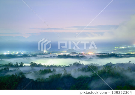 Sunrise over Misty Mountains in Zuozhen, Tainan Sunrise over Misty Mountains in Zuozhen, Tainan 139252364