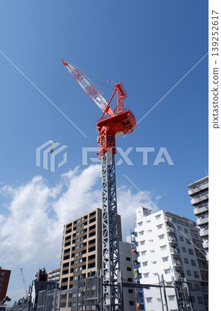 施工現場塔式起重機 施工現場塔式起重機 139252617