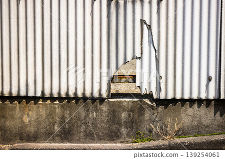Asbestos-containing building material: corrugated slate 139254061