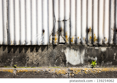 Asbestos-containing building material: corrugated slate 139254062