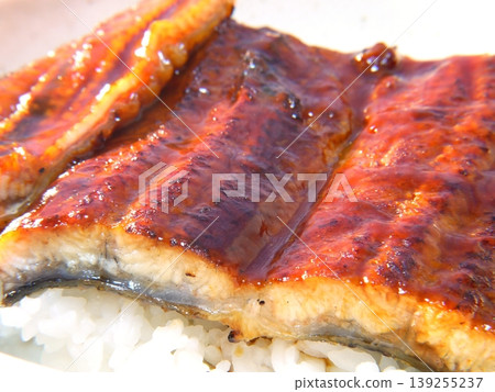 Grilled eel rice bowl Grilled eel rice bowl 139255237