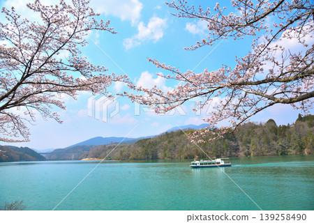 Enakyo Gorge in spring, Gifu Prefecture, with cherry blossoms in full bloom. Enakyo Gorge in spring, Gifu Prefecture, with cherry blossoms in full bloom. 139258490