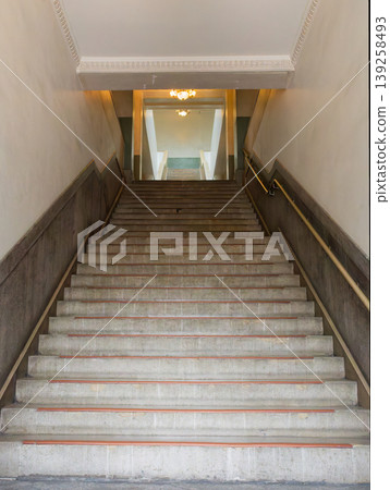 舊建築中的樓梯 舊建築中的樓梯 139258493