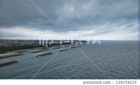 A view of the Sasagawa district and offshore wind turbines from Shimonikawa Beach in Nyuzen Town, Toyama Prefecture, during bad weather at the end of April. A view of the Sasagawa district and offshore wind turbines from Shimonikawa Beach in Nyuzen Town, Toyama Prefecture, during bad weather at the end of April. 139259225