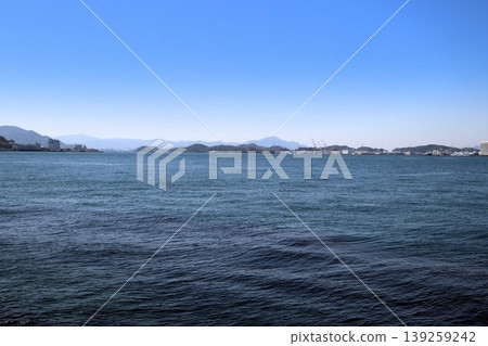 從門司港無鷹廣場眺望關門海峽 139259242