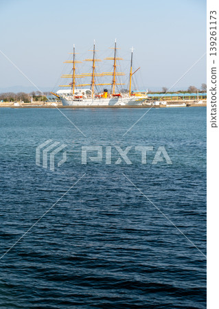 Ships seen from offshore 139261173