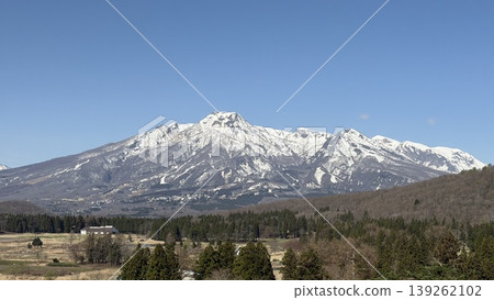 Springtime view of Mt. Myoko from Okeumi, Myoko City, Niigata Prefecture Springtime view of Mt. Myoko from Okeumi, Myoko City, Niigata Prefecture 139262102