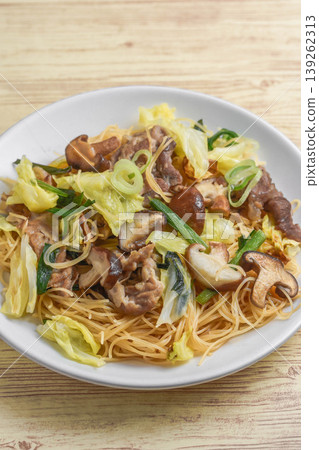 Stir-fried rice noodles with lots of ingredients Stir-fried rice noodles with lots of ingredients 139262313