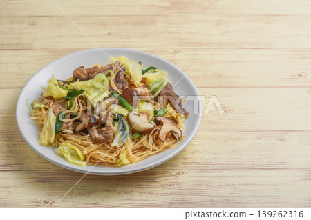 Stir-fried rice noodles with lots of ingredients Stir-fried rice noodles with lots of ingredients 139262316