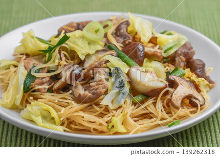 Stir-fried rice noodles with lots of ingredients Stir-fried rice noodles with lots of ingredients 139262318