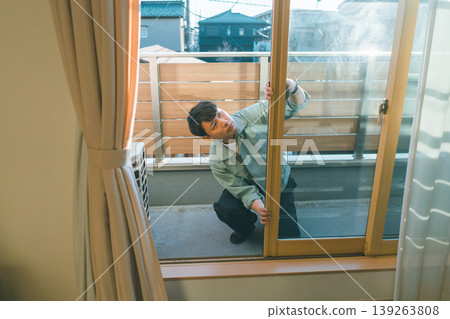 windows and contractors 139263808