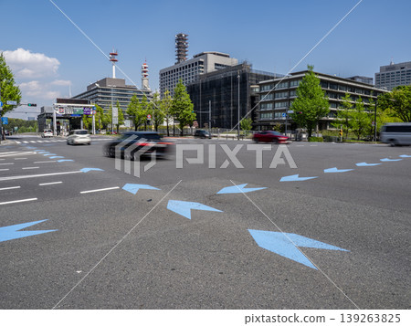 城市主要路口的自行車導航線和交通流量 城市主要路口的自行車導航線和交通流量 139263825