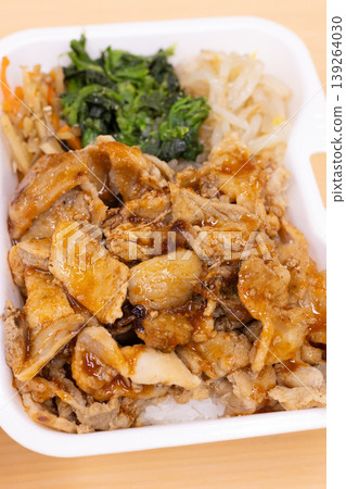Delicious Korean pork bulgogi bento box Delicious Korean pork bulgogi bento box 139264030