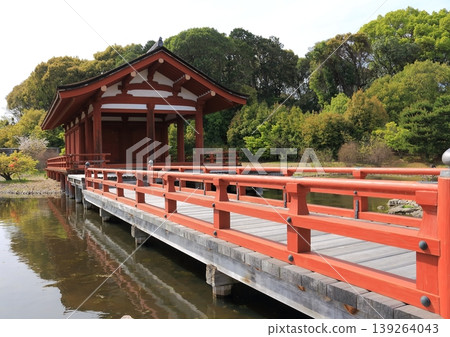 東院庭園是日本皇室舉行宴會和儀式的現代迎賓館,是在世界遺產平城宮遺址上修復的。 東院庭園是日本皇室舉行宴會和儀式的現代迎賓館,是在世界遺產平城宮遺址上修復的。 139264043