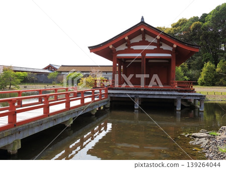 The Toin Garden, a modern-day guest house where the imperial family held banquets and ceremonies, was restored at the Heijo Palace ruins, a World Heritage Site. The Toin Garden, a modern-day guest house where the imperial family held banquets and ceremonies, was restored at the Heijo Palace ruins, a World Heritage Site. 139264044