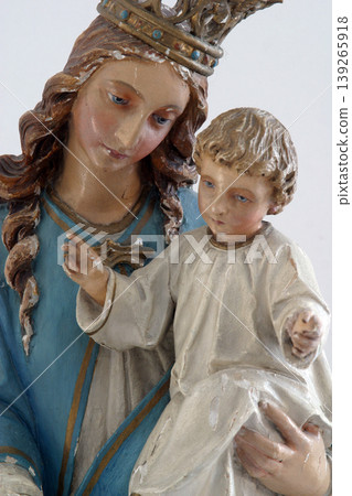Blessed Virgin Mary with baby Jesus Blessed Virgin Mary with baby Jesus 139265918