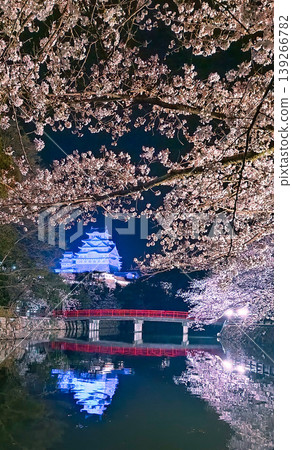姬路城在藍色燈光的襯托下顯得格外美麗 姬路城在藍色燈光的襯托下顯得格外美麗 139266782