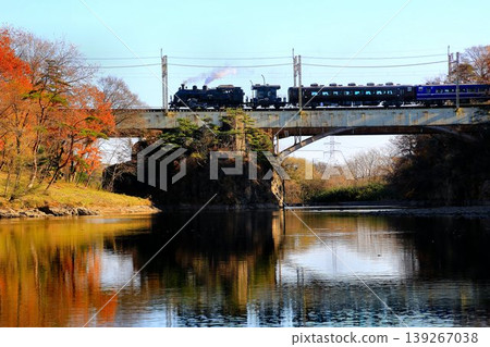 Crossing the Kinugawa Bridge in late autumn... [SL Taiju] C11207 139267038