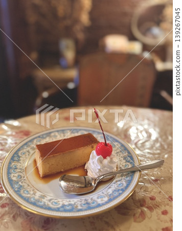 一家復古咖啡店和一份硬布丁 139267045