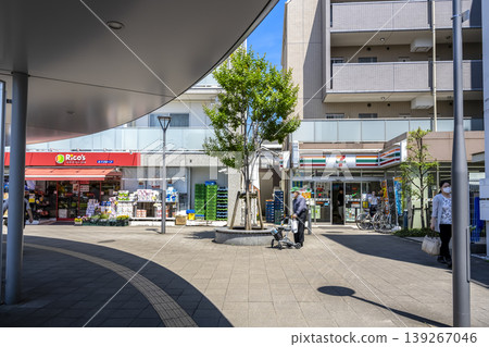 東京調布市的城市景觀：富田車站廣場 139267046