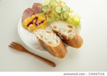 One plate in a bucket and breakfast 139267516