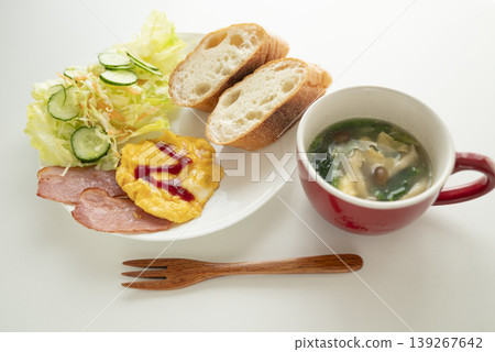One-plate breakfast in a bucket 139267642