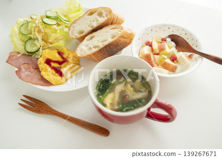 One-plate breakfast in a bucket 139267671