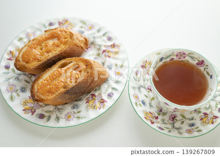 Mentaiko French bread and black tea 139267809