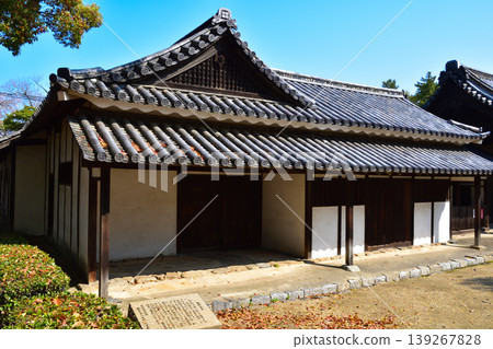 Marugame Castle: Entrance Gate, Guardhouse, Long House 139267828