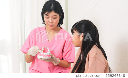 牙醫小學學生牙齒研究圖片 139268848