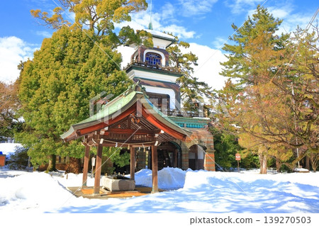 [Ishikawa Prefecture] The silvery gate of Oyama Shrine 139270503