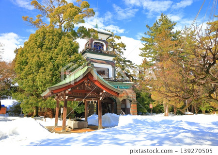 [Ishikawa Prefecture] The silvery gate of Oyama Shrine 139270505