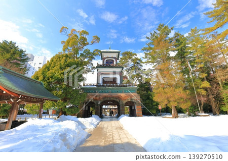 [Ishikawa Prefecture] The silvery gate of Oyama Shrine 139270510