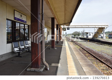 Platform and surrounding townscape of Seki Station on the Kansai Main Line, Kameyama City, Mie Prefecture. Platform and surrounding townscape of Seki Station on the Kansai Main Line, Kameyama City, Mie Prefecture. 139270813
